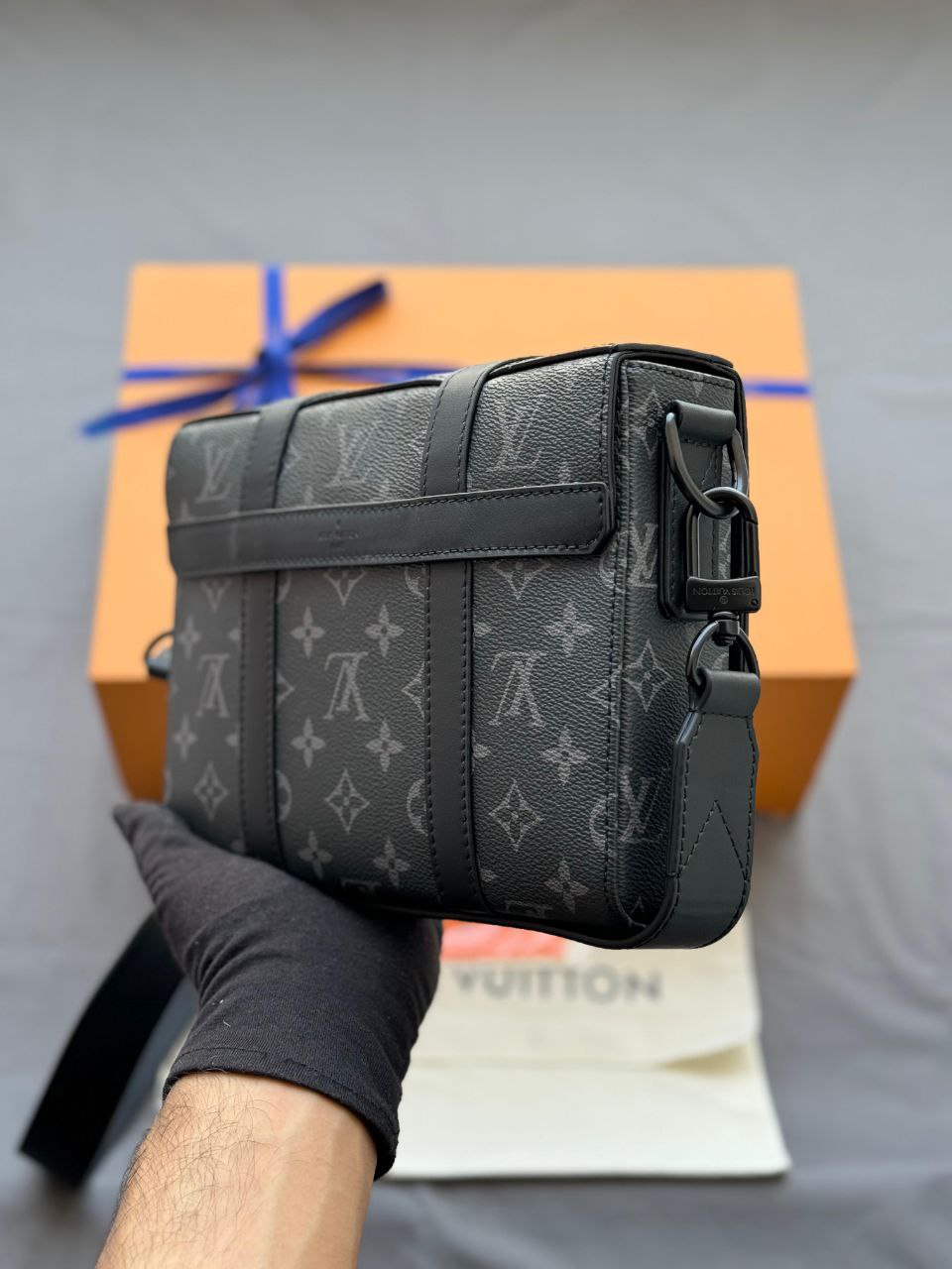Monogram Eclipse Trunk Messenger with patch pockets - Image 3