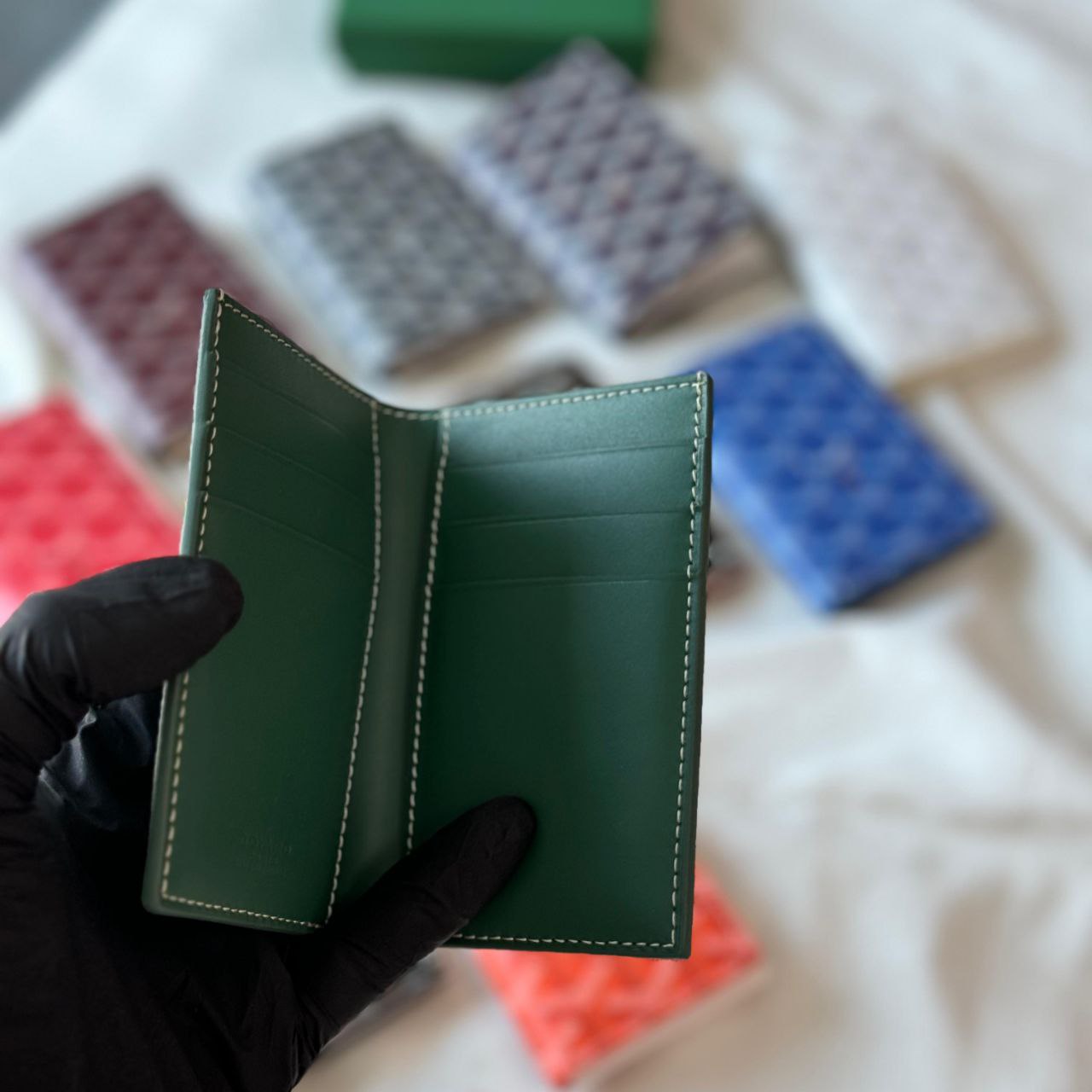 Saint Pierre Card Holder with multiple card slots - Image 3