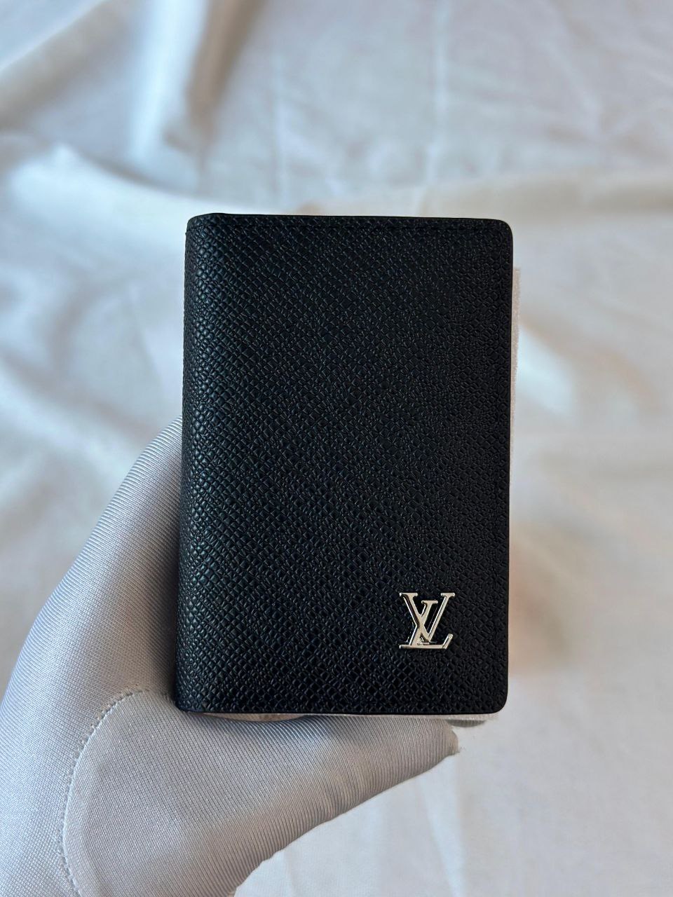Pocket organizer With a total of six pockets