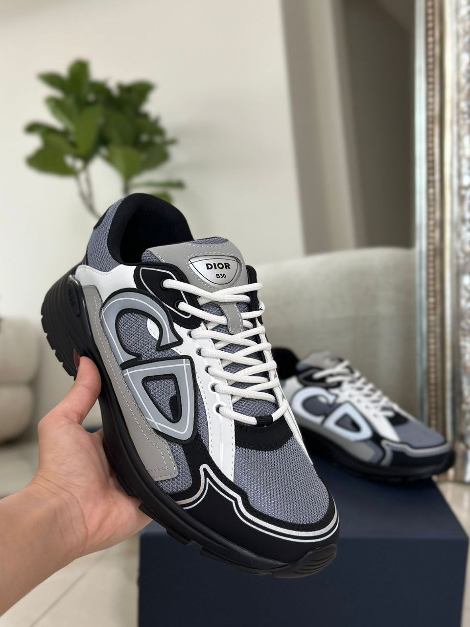 DIOR | B30 SNEAKER With a modern and sporty look - Image 4