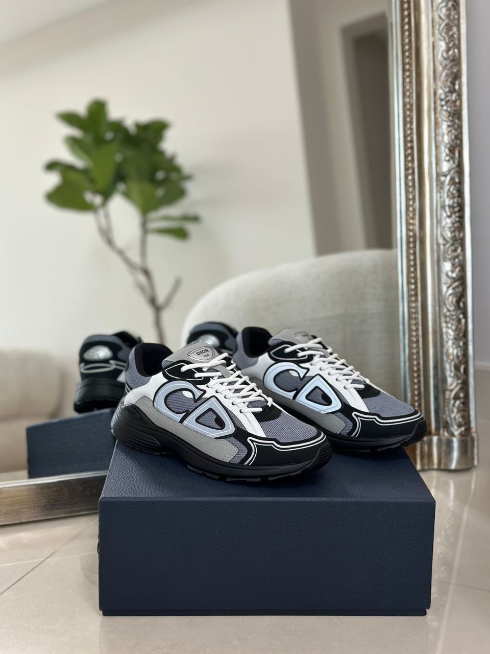 DIOR | B30 SNEAKER With a modern and sporty look - Image 3