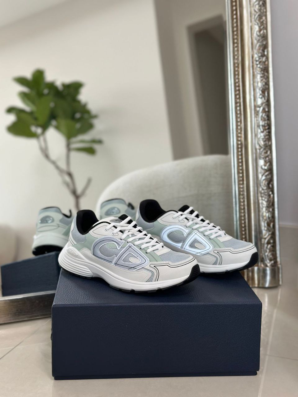 DIOR | B30 SNEAKER With a modern and sporty look - Image 2