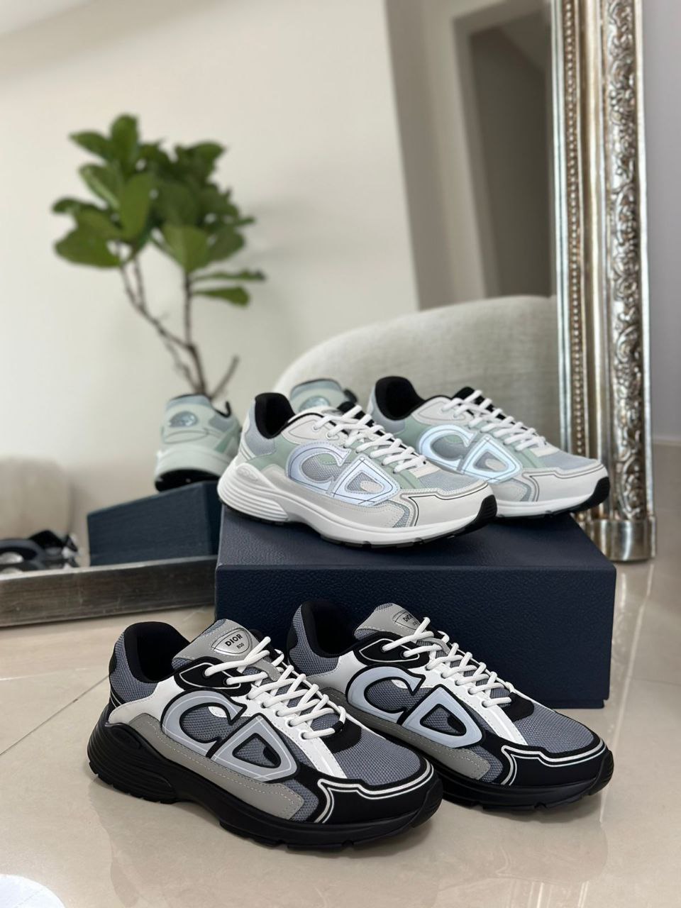 DIOR | B30 SNEAKER With a modern and sporty look