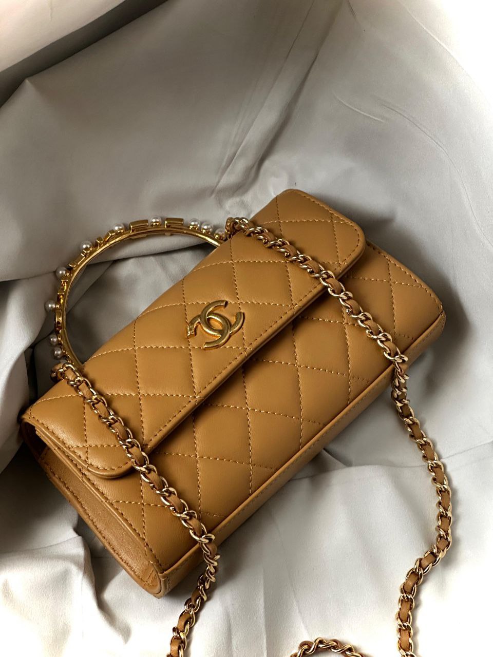 Chanel Lambskin Enamel Quilted Top Handle Flap Phone Holder With Chain - Image 4