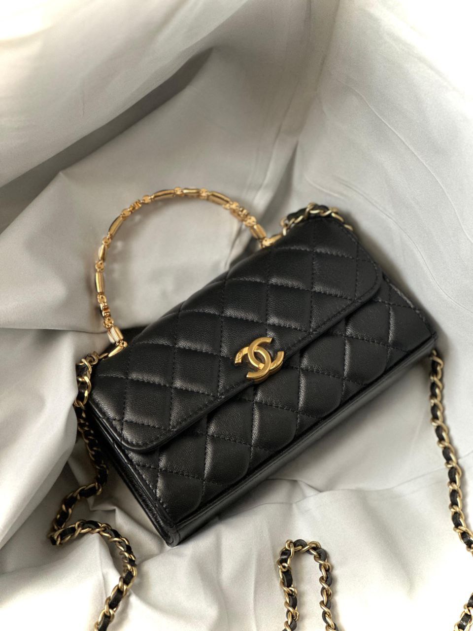 Chanel Lambskin Enamel Quilted Top Handle Flap Phone Holder With Chain - Image 3
